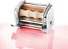 A chrome pasta maker with wooden rollers sits on a reflective pink surface against a white background. Anteprima dell’immagine prodotto