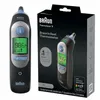 A Braun ThermoScan 7 ear thermometer and its packaging are displayed side-by-side against a dark background. Produktbild-Vorschau