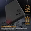 A black phone case is shown falling and impacting a surface, with text overlays highlighting its protective features. Voir les images du produit