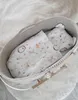 Lit pour bébé Boho fait main beige clair avec matelas Voir les images du produit 3