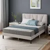 Polsterbett in hellem Beige mit elegant abgestepptem Kopfteil – stilvoll und modern.
 Produktbild-Vorschau