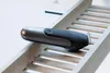 A Remington hair clipper is placed on a wooden shelf. Produktbild-Vorschau