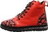 A side view of a red boot with black accents. Produktbild-Vorschau
