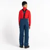 A young boy is shown from the back, wearing a red long-sleeved shirt and blue ski pants with suspenders. Produktbild-Vorschau