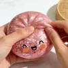 Niedliches Brötchen-Quetschspielzeug – Stressabbau in Produktbild-Vorschau 10