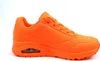 A single neon orange sneaker is shown against a white background. Anteprima dell’immagine prodotto