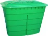 A green plastic rain barrel with a lid and a slit for a tap. Voir les images du produit