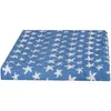 A blue quilted cover with white star patterns, shown from a side angle. Anteprima dell’immagine prodotto