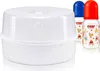A white microwave sterilizer with two baby bottles in the background. Anteprima dell’immagine prodotto