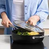 KitchenAid - Padella con coperchio Forgiata Temprata 28 cm Anteprima dell’immagine prodotto 5