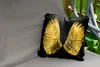 MuchoWow® Outdoor Kissen - Goldene Flügel auf schwarzem Produktbild-Vorschau 2