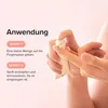 A close-up of hands demonstrating how to apply a product from a tube. Voir les images du produit