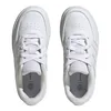 A top-down view of a pair of white Adidas sneakers. Anteprima dell’immagine prodotto