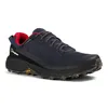 Der "Revolute Active Shoe" von Berghaus in Dunkelblau mit roten Akzenten; ideal für Herren-Wanderschuhe. Produktbild-Vorschau