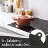 A copper pot sits on an induction cooktop, with jars of food and spice grinders in the background. A circular graphic with a geometric pattern is in the bottom right corner. Anteprima dell’immagine prodotto