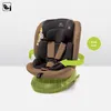 A 360-degree rotating car seat shown on a light gray background with green arrows indicating rotation and a green grid pattern on the base. Produktbild-Vorschau