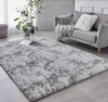 A fluffy, shaggy rug in a living room setting with a sofa and plants. Podgląd zdjęcia produktu