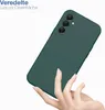 A hand holding a green phone case against a white background. Produktbild-Vorschau
