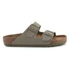 A single Birkenstock Arizona sandal in faded khaki. Produktbild-Vorschau