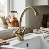 Miscelatore da cucina in stile vintage, finitura bronzo, Anteprima dell’immagine prodotto 3