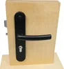 A black door handle set mounted on a wooden block. Produktbild-Vorschau