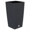 A tall, square, dark gray planter with a woven texture sits on a white background. Anteprima dell’immagine prodotto