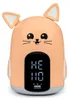 A front view of a cat-shaped alarm clock with a digital display. Produktbild-Vorschau