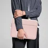 A person holding a pink laptop sleeve. Produktbild-Vorschau