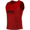 Seitenansicht des OMKA 6er-Sets Sportroter Bib zeigt leichte, ärmellose Konstruktion, ideal für Fußball, Handball, Volleyball oder andere Sportarten. Online holen. Produktbild-Vorschau