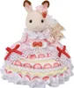 SYLVANIAN FAMILIES Freya en robe d'anniversaire à la fraise Voir les images du produit 1