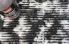 A close-up of a grill grate being cleaned with a foaming cleaner. Produktbild-Vorschau