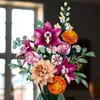 LEGO Botanicals Schöner Rosafarbener Blumenstrauß - Produktbild-Vorschau 7