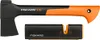 A Fiskars X7 axe and a sharpener are displayed against a white background. Anteprima dell’immagine prodotto