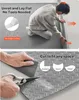 A collage showing a person unrolling a floor mat and another image showing a hand cutting the mat to fit a space. Anteprima dell’immagine prodotto