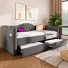 A gray daybed with a pull-out trundle bed is shown in a bedroom setting, with decorative pillows and artwork on the wall. Anteprima dell’immagine prodotto