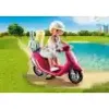 Ragazza da spiaggia con scooter Anteprima dell’immagine prodotto 6