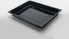 A black baking tray is shown on a reflective white surface. Anteprima dell’immagine prodotto