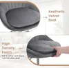 Close-up views of a dark gray velvet chair seat, highlighting its texture and cushioning, with text overlays describing its features. Produktbild-Vorschau