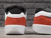 Close-up view of the heel area of two Nike SB Force 58 sneakers. Produktbild-Vorschau