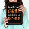Mann mit Grill sucht Frau mit Kohle Metallschild XXL Schild Produktbild-Vorschau 3