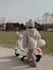 Elektrische Vespa-scooter met een witte Sun Baby bagagebox Productafbeelding-voorbeeld 14
