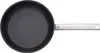 A top-down view of a frying pan with a silver handle against a white background. Anteprima dell’immagine prodotto