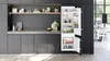Siemens iQ100 KI87V5SE0, Einbau-Kühl-Gefrier-Kombination mit Gefrierbereich unten, 177.2 x 54.1 cm, Schleppscharnier, eingebaut im Raum Voir les images du produit