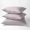 A stack of three pink striped pillows against a white background. Anteprima dell’immagine prodotto