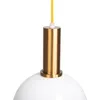 A close-up shot of the top part of a pendant lamp. Voir les images du produit
