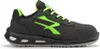 A side view of a black and green athletic shoe. Voir les images du produit