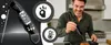 A man is using a digital thermometer to check the temperature of food in a pan, with a product shot of the thermometer and icons on the left. Anteprima dell’immagine prodotto