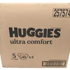 A close-up of a cardboard box for Huggies Ultra Comfort diapers. Náhľad obrázku produktu