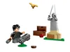 A LEGO Harry Potter Quidditch lesson set with Harry Potter minifigure, a golden snitch, a chest, a statue, and other accessories. Produktbild-Vorschau