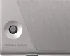 A close-up view of a silver portable device with a circular button and text. Voir les images du produit